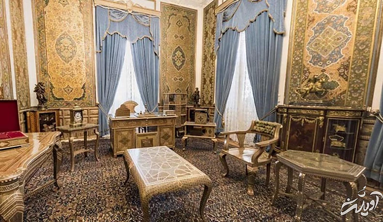 نمای داخلی کاخ سبز با میز کار رضا خان و مبلمان خاتم